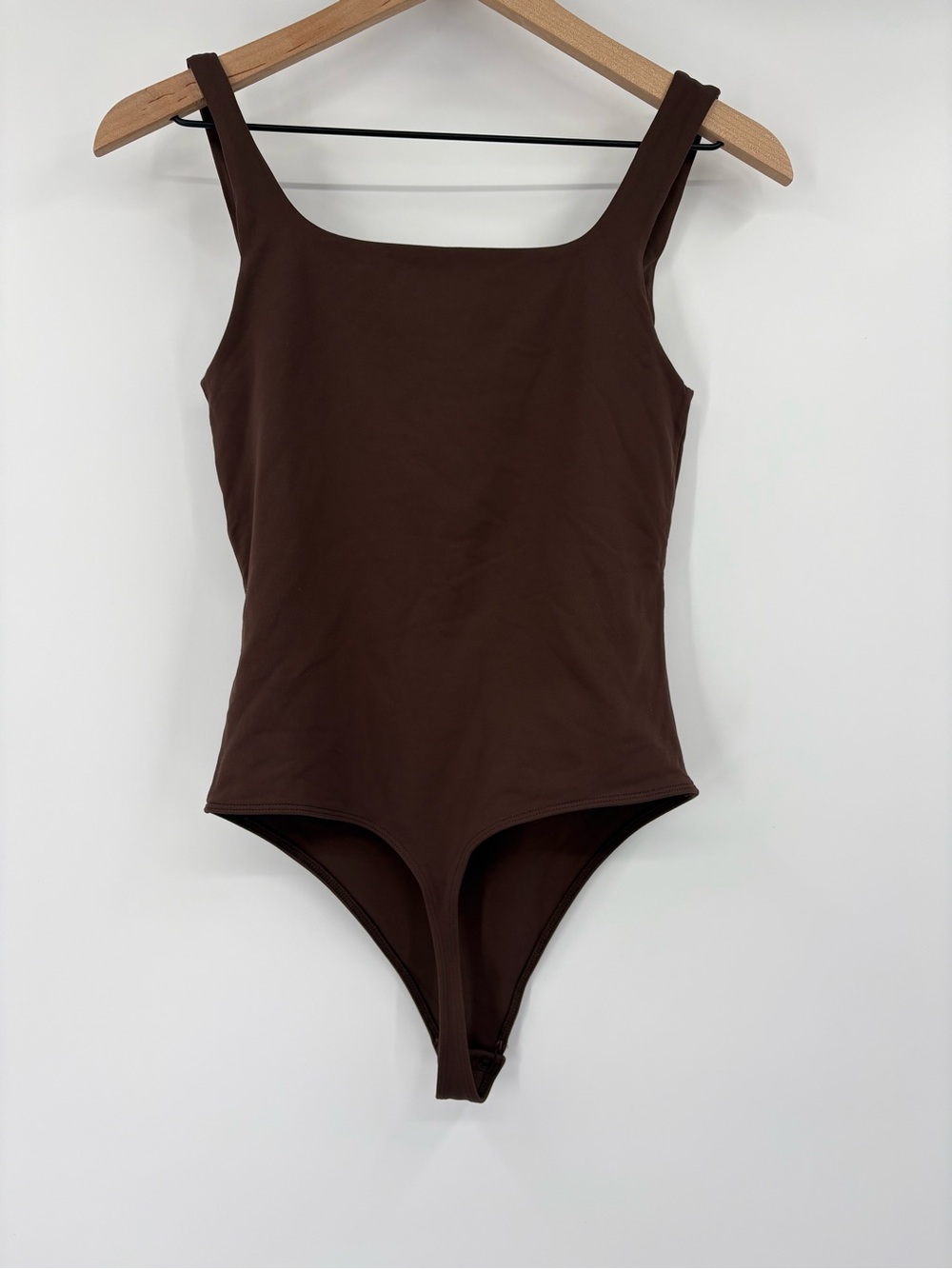 Aritzia Babaton Contour Pursue Squareneck Bodysuit Brown Medium - Picture 14 of 16